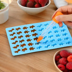 Načítať obrázok do zobrazovača galérie, Silikónová forma na gumených dinosauríkov s pipetou  - zelená
