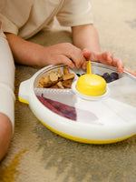 Načítať obrázok do zobrazovača galérie, Göbe Spinner SLIDE (veľký) - boxík s tlačidlom pre najmenších so 4 priehradkami žltý
