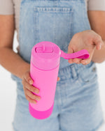 Načítať obrázok do zobrazovača galérie, Montii Fusion 700ml - termoizolačná fľaša Ružová s cucacím viečkom
