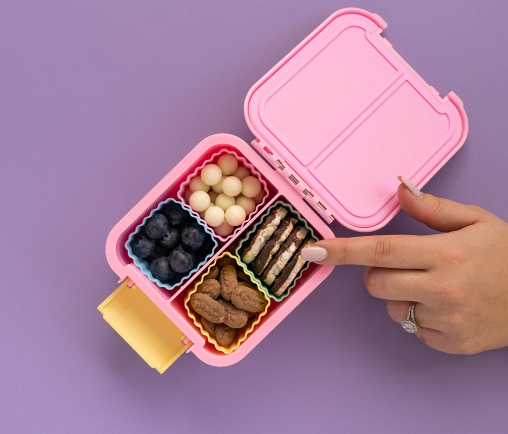 Sada 3 štvorcových silikónových formičiek tmavo modrá Little Lunch Box Co